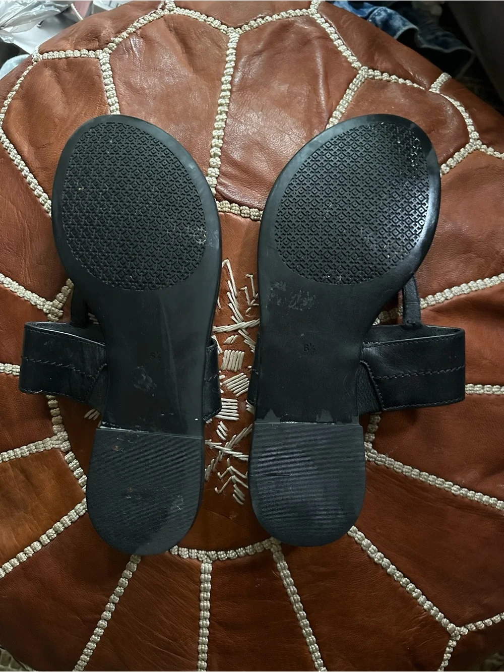 Tory Burch Black Leather Thong Sandals with Gold Logo Accent - Picture 2 of 2